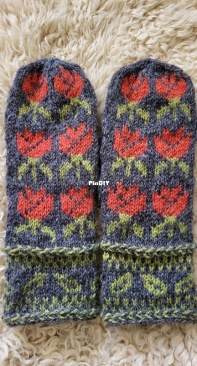 Tulip mittens version 2 by Gina Hermansson-Free