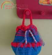 Creative Crochet Workshop - Joanita Theron - Blue and Pink Funky Wrist Purse - Free