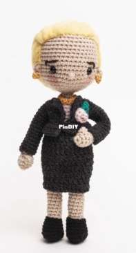 La Negra Crochetera - Ana Devanna - Evita - Spanish