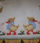doily hardanger with duckling-design: Gisela Weis-Lea Hardanger 638-German