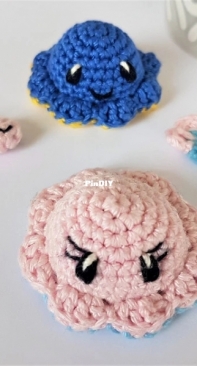 Crossmanknits - Gabriella Crossman - Reversible mini octopus and baby fish - Free