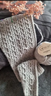 Budburst Scarf by Jasmin - Miene Knits