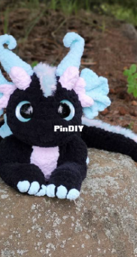 Snuggle beans crochet - Shannon Munro - Revie the Baby Dragon