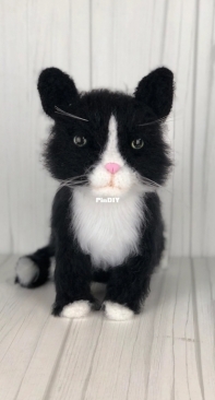 Ambercraftstore - Tatjana Ozolina - Black and White Cat - Zwartwitte kat - English and Dutch
