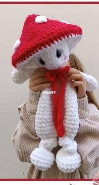 Mimi Magic Crochet Art - Monika Peshtani - Red Mushroom
