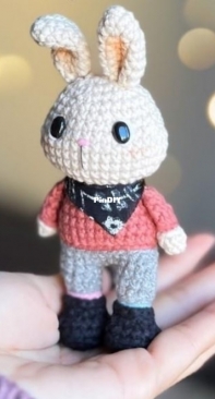 Caiu na Teia - Emanuella Lemos - Bunny Benjamin - Russian - Translated