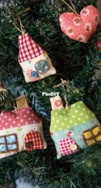 Christmas Tree Ornament by Sachiyo Ishii