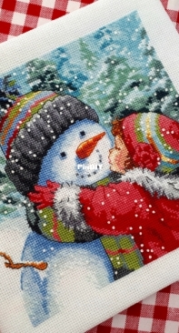 Dim_A Kiss For Snowman