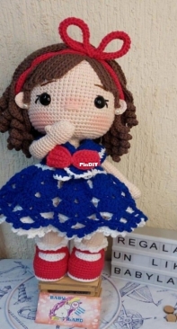 Babyland - Alejandra Gonzalez - Little Valentina and her Giraffe Molly -  Pequeña Valentina y su Jirafa Molly - Spanish