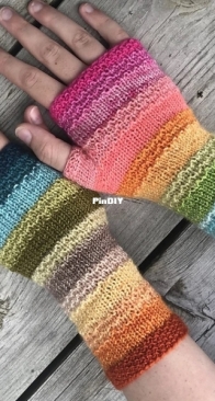 Crown Wools Mitts by Casapinka