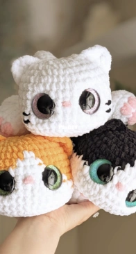 Avalon Crochets - Avalon Evans  - Flopsy the Cat