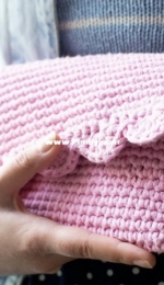 Garnknuten - Veronica Lönnqvist - Rosali Clutch - English and Swedish - Free