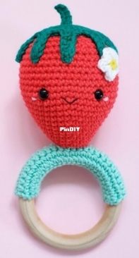 Hobbii Design - Super Cute Design - Jennifer Santos - Kawaii Strawberry Rattle - Free