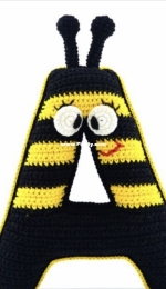 Circulo SA - Andreia Miano - Amigurumi Letter A - Amigurumi Letra A - Portuguese - Free