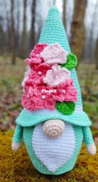 Anna Nas Toys - Oksana Kovalenko - Gnome Hydrangea