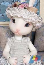 Biscuit Bear - A Bee in Her Bonnet - Bonnet for Bunny Doll - Free