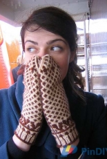 Squirrelly Swedish Mittens by Elli Stubenrauch -English-Free
