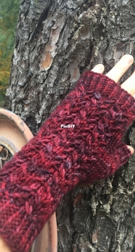 Mrs. Weasley Mitts by Natalie Miller - Free