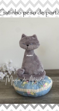 Atelier Magia de Algodao - Maria Clara Schvambach  - Door Weight Kitten - Gatinho Peso de Porta - Portuguese - Free