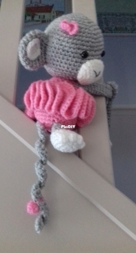Mouse curtain tieback
