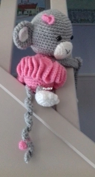 Mouse curtain tieback
