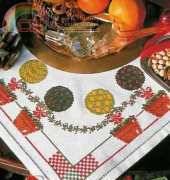 Labores de Ana Christmas table topper