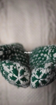 Sika Mittens by Ysolda Teague - Knitworthy 6