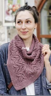 Farnese Cowl by Paula Wisniewska