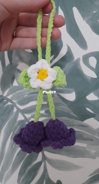 X Yarn Whispere - Tess van den Brink - Lily of the Valley - Free