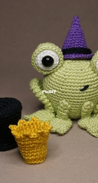 Acanthus Crochet - Annalize Rheeder - Fabulous Freddie - Free