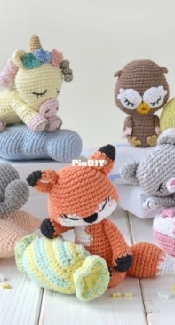 Leta Toyfox - Toyfox Store - Tatyana / Tatiana  Lebedenko - Mini Crochet Animals Sleeping Minis - Mini Animais de Crochê Dormindo - Portuguese - Translated