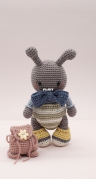 The Little Hook Crochet - Little Aqua Girl - Bubbles and Bongo - Erinna Lee - Stan the ant