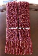 Rebeccas Stylings -  Noelle Stiles - Inveraray Cable Scarf