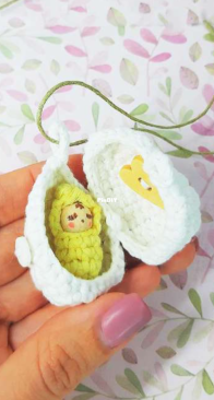Elen Dan - Elena Daniliuk - Pendant DollHouse with Baby