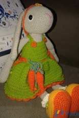 Bunny with dress with carrots