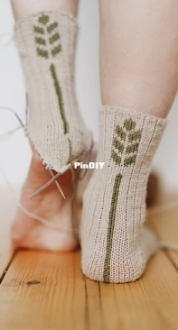Trava socks by Margaryta Berdychevska