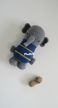 Lindsay Smith - Elephant + Peanut
