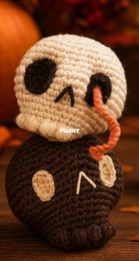 Vitor Allan Peruzzi -  LesJoursCalmes - Crochet Spooky Skull