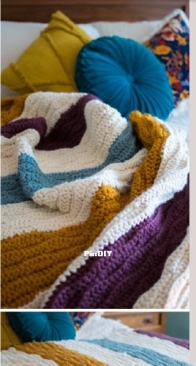 Hook and Fiber Made / HFM - Laura Fisher - Chunky Waves Throw