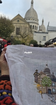 Stitching Montmartre in Montmartre