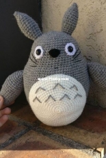 Lucy Ravenscar- Grey Totoro Amigurumi
