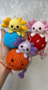Christmas axolotl ornament - Lena Mart