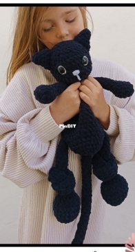 Mimi Magic Crochet Art - Monika Peshtani - cat