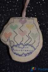 broderie "bon anniversaire" en forme de main