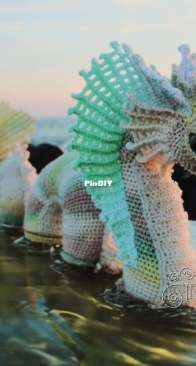 Crafty Intentions - Megan Lapp - Giant Submerged Sea Serpent - Untergetauchte Seeschlange Riesige - German