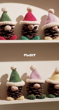 Tanja Miller - Christmas Pine Gnomes - Zapfenwichtel - English - German - Free