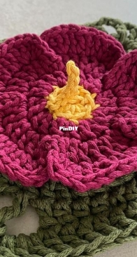 Made by Lisek - Anna Lisek - Hollyhock Granny square - Free