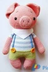 Amalou Designs - Marielle Maag - Freddy the little piglet  - Russian - Free