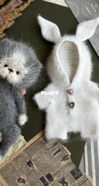 Anastasiya Ponomareva - Анастасия Пономарева - Little kitten in a bunny jumpsuit - Маленький котенок в комбинезоне зайки - Russian