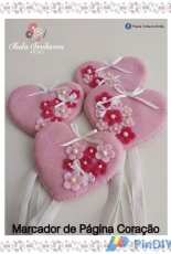 Paola Irribarra - Marcador de Página Coração / Heart Bookmark Felt Pattern - Portuguese - Free